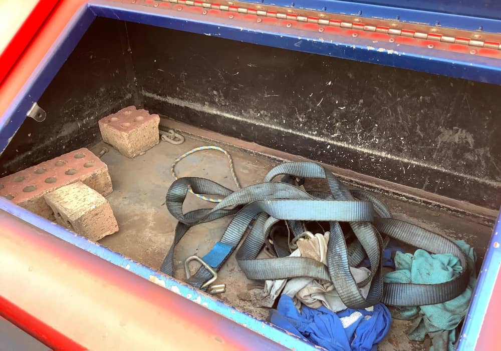 **Wrecking** 2004 Isuzu NPR - Image 20