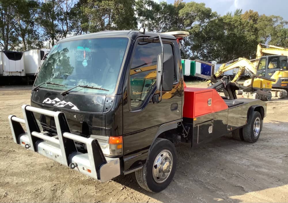 **Wrecking** 2004 Isuzu NPR - Image 25