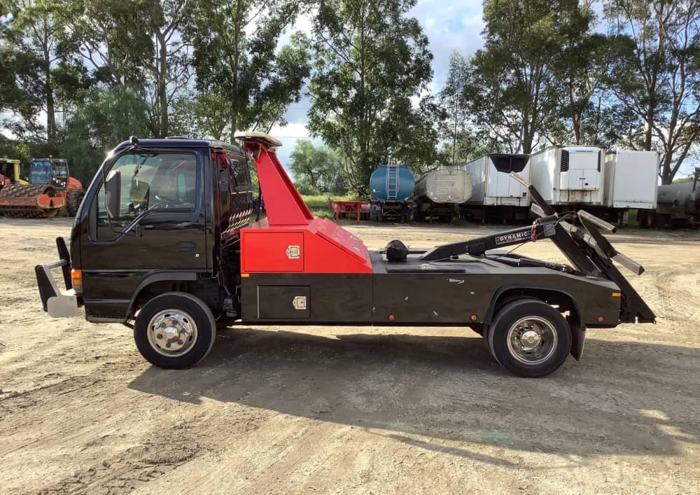 **Wrecking** 2004 Isuzu NPR - Image 26