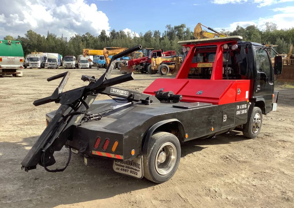 **Wrecking** 2004 Isuzu NPR - Image 28