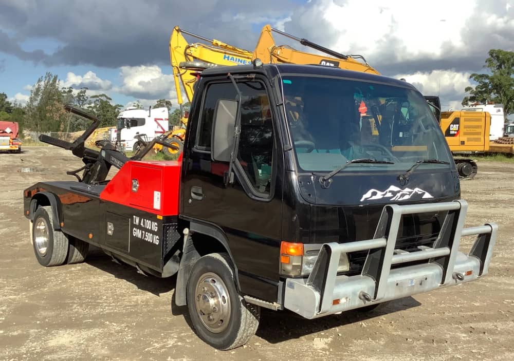 **Wrecking** 2004 Isuzu NPR