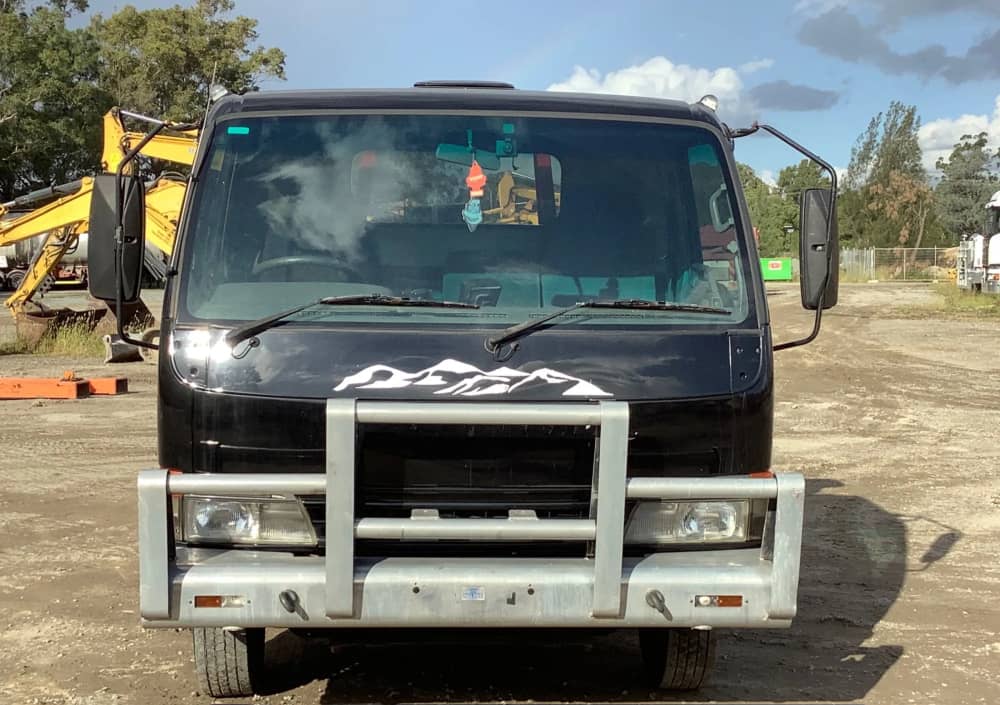 **Wrecking** 2004 Isuzu NPR - Image 31