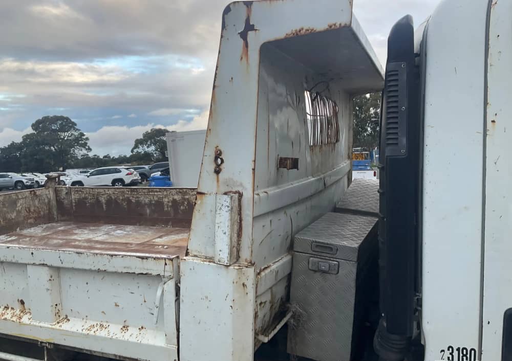 **Wrecking** 2009 Isuzu NPR - Image 5