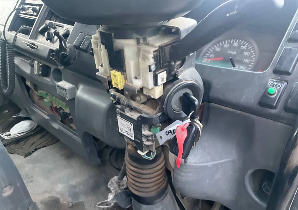 **Wrecking** 2009 Isuzu NPR - Image 6