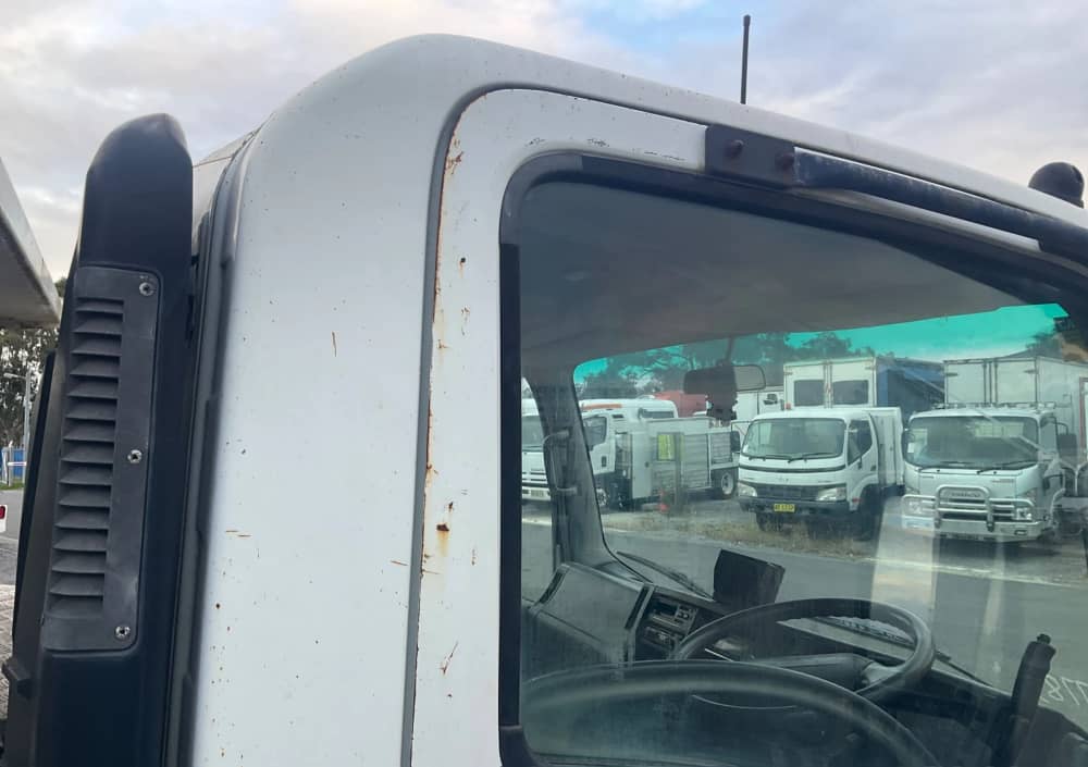 **Wrecking** 2009 Isuzu NPR - Image 9