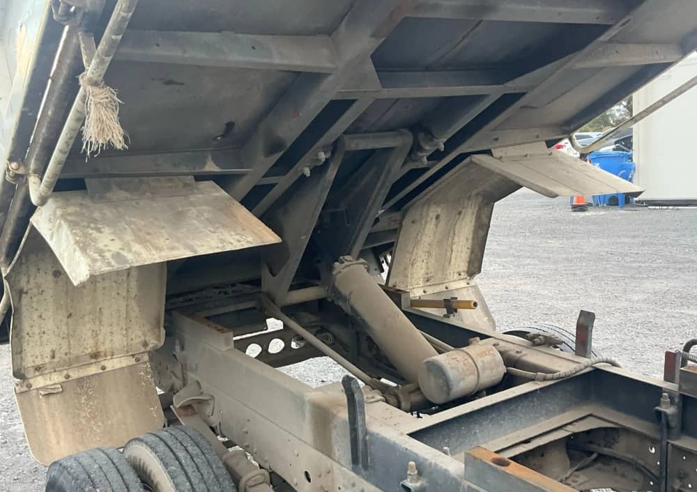 **Wrecking** 2009 Isuzu NPR - Image 14