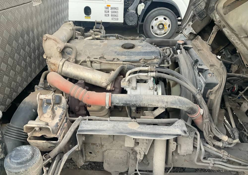 **Wrecking** 2009 Isuzu NPR - Image 15