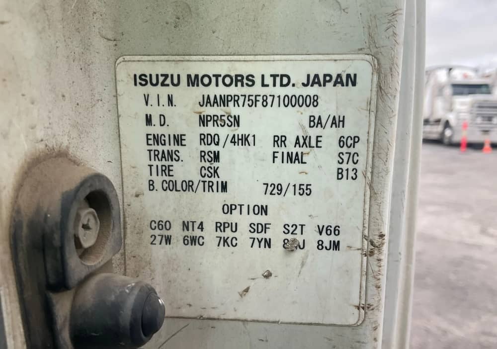 **Wrecking** 2009 Isuzu NPR - Image 16