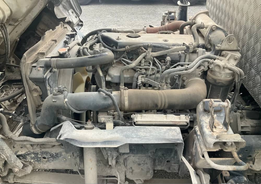 **Wrecking** 2009 Isuzu NPR - Image 18