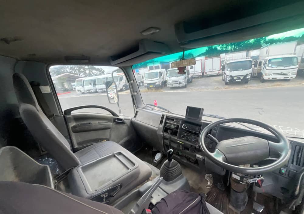 **Wrecking** 2009 Isuzu NPR - Image 23