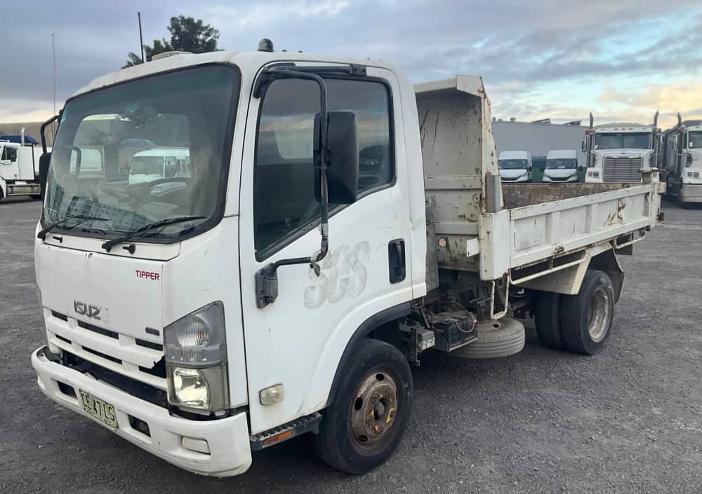 **Wrecking** 2009 Isuzu NPR - Image 27