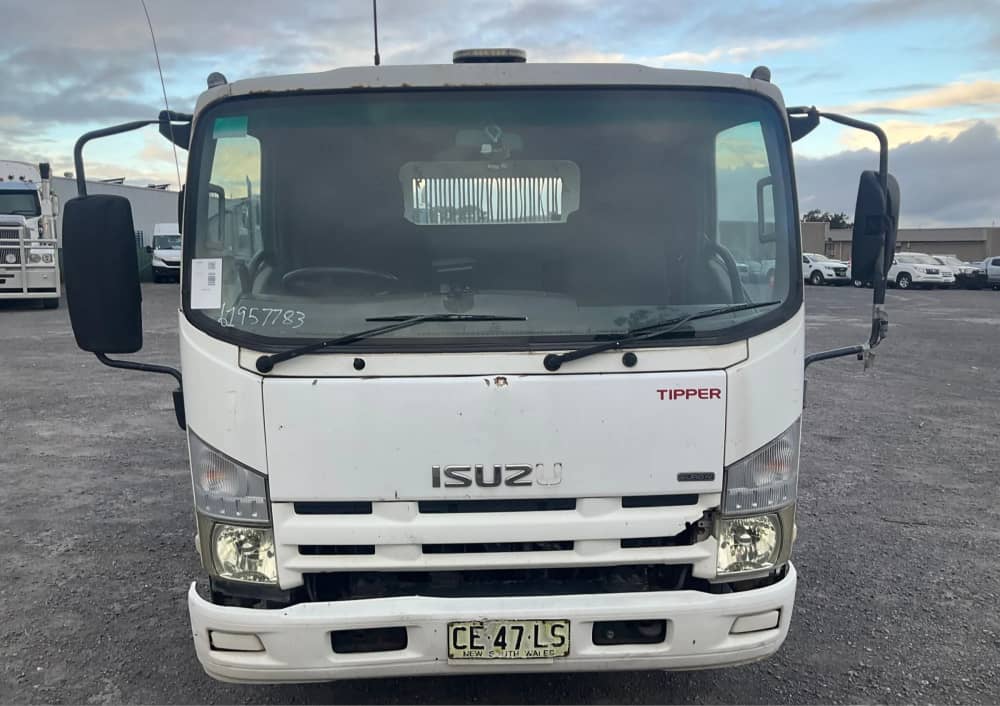 **Wrecking** 2009 Isuzu NPR
