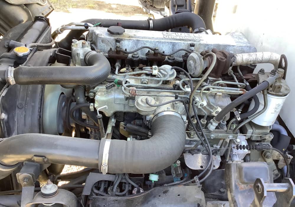 **Wrecking** 2005 Isuzu NPR - Image 12