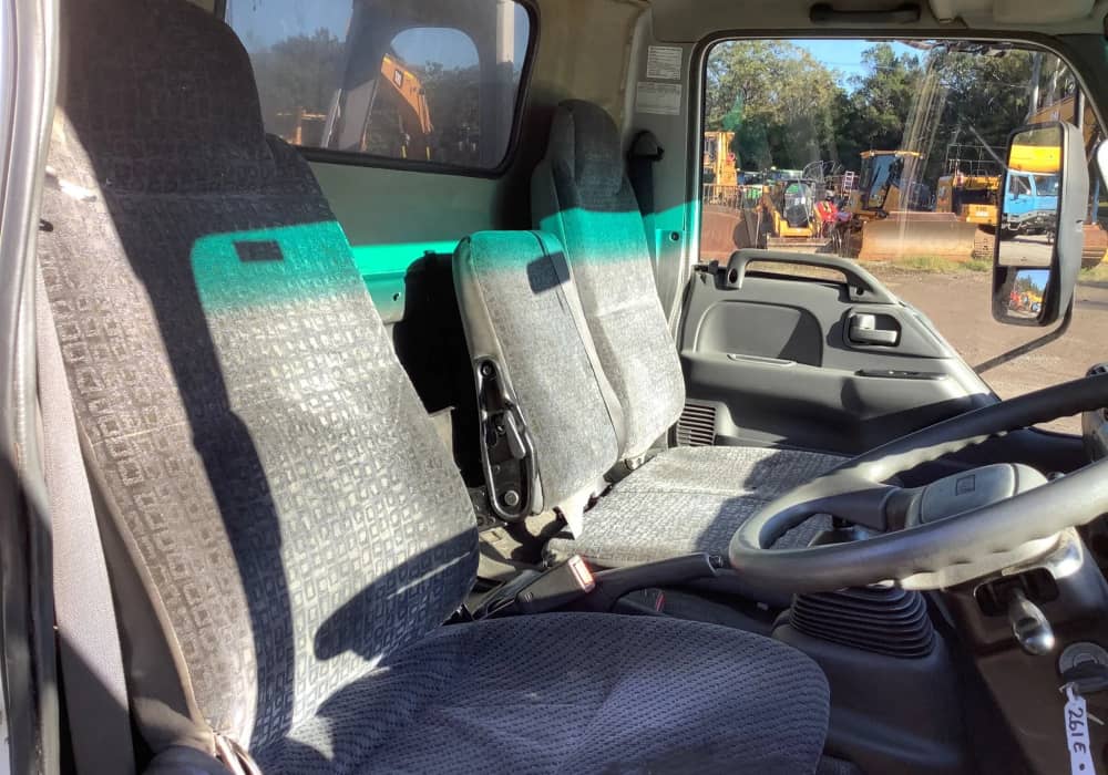 **Wrecking** 2005 Isuzu NPR - Image 15