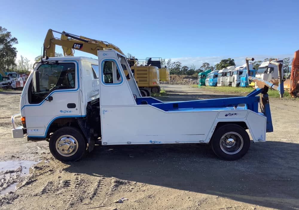 **Wrecking** 2005 Isuzu NPR - Image 30