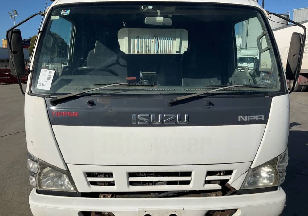 **Wrecking** 2007 Isuzu NPR - Image 17