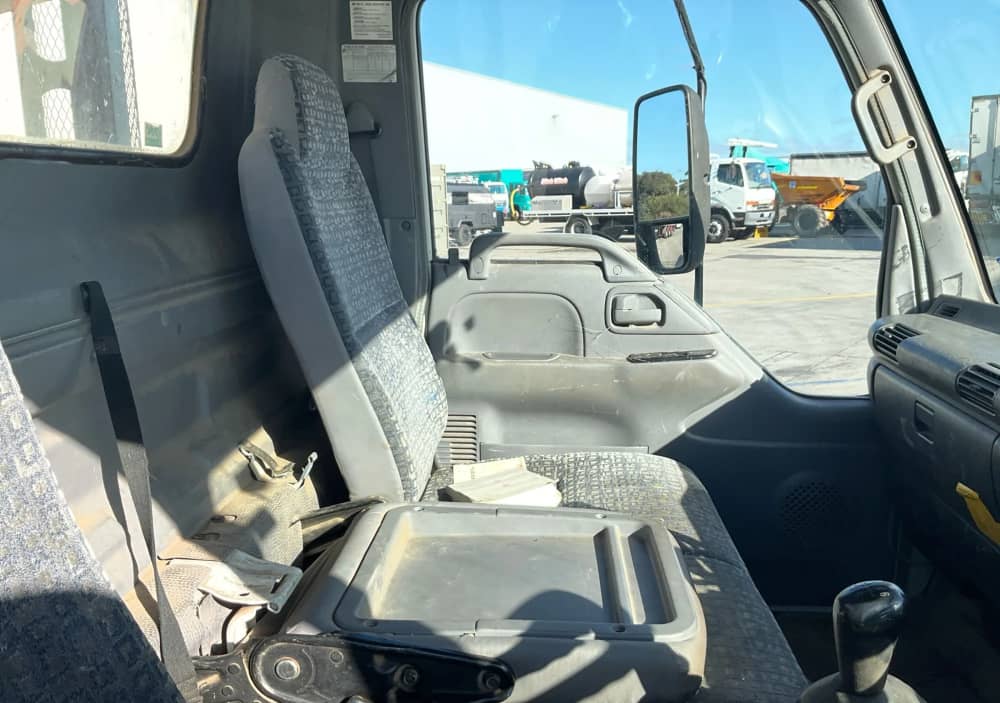 **Wrecking** 2007 Isuzu NPR - Image 22