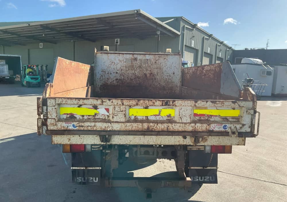 **Wrecking** 2007 Isuzu NPR - Image 24