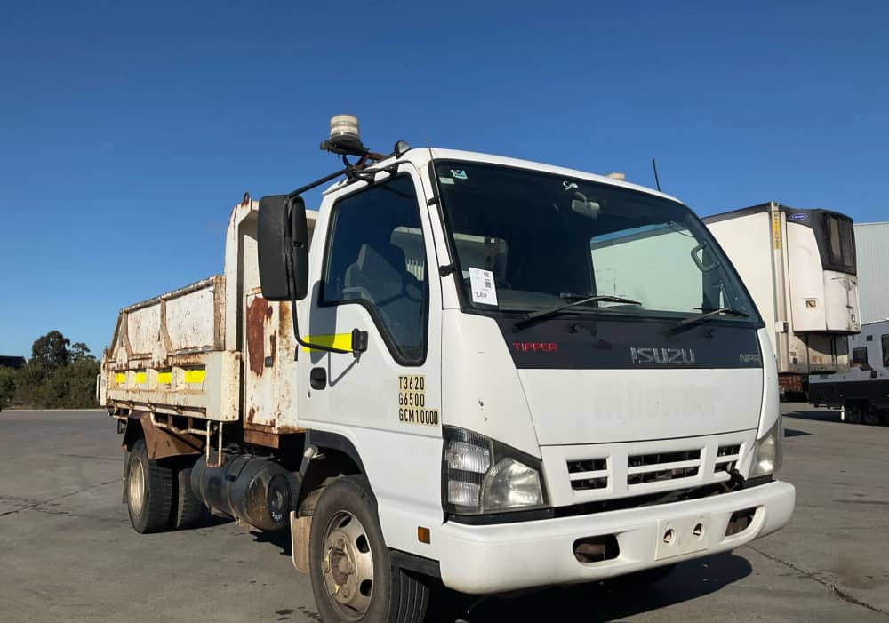 **Wrecking** 2007 Isuzu NPR