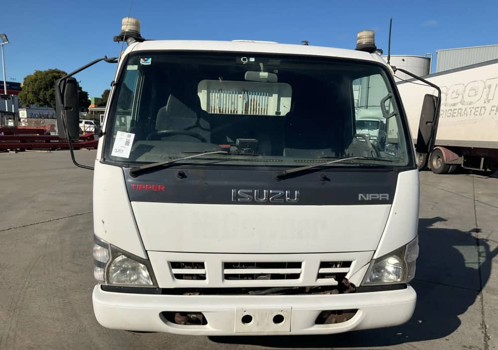 **Wrecking** 2007 Isuzu NPR - Image 26