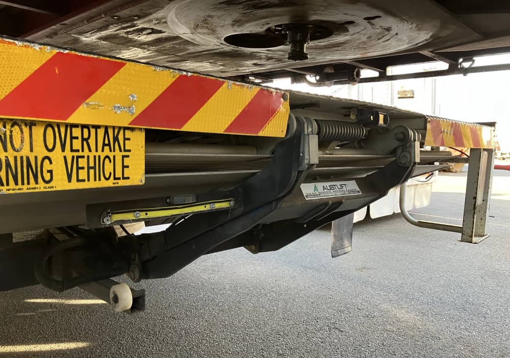 **Wrecking** 2010 Isuzu FSR850 - Image 5