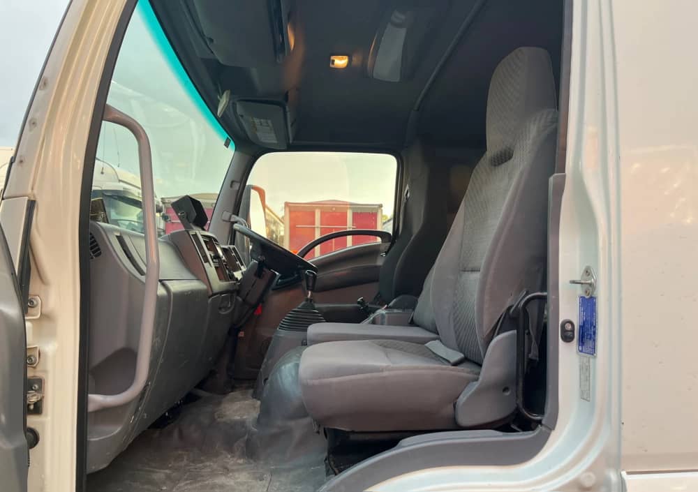 **Wrecking** 2010 Isuzu FSR850 - Image 17