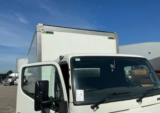 **Wrecking** 2018 Mitsubishi Fuso Canter 515 - Image 9