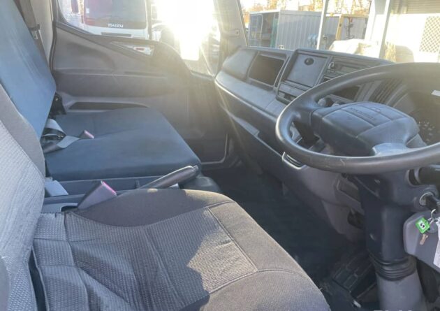 **Wrecking** 2012 Mitsubishi Canter 515 - Image 3