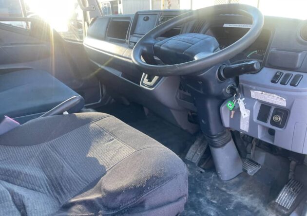 **Wrecking** 2012 Mitsubishi Canter 515 - Image 6