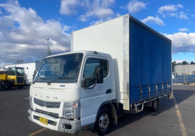 **Wrecking** 2012 Mitsubishi Canter 515