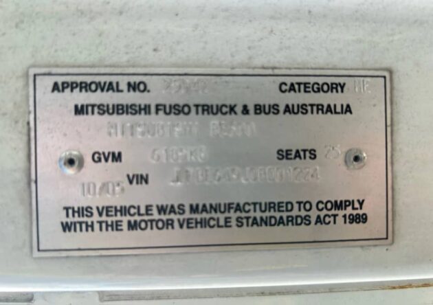 **Wrecking** 2005 Mitsubishi Rosa - Image 14
