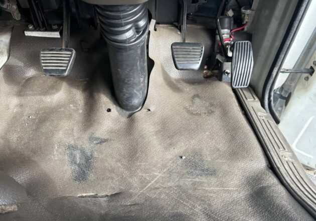 **Wrecking** 2005 Mitsubishi Rosa - Image 22