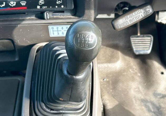 **Wrecking** 2005 Mitsubishi Rosa - Image 28