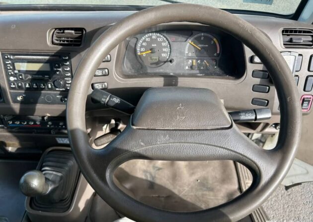 **Wrecking** 2005 Mitsubishi Rosa - Image 29