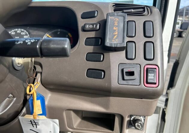 **Wrecking** 2005 Mitsubishi Rosa - Image 30