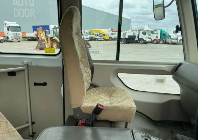 **Wrecking** 2007 Mitsubishi BE600 Rosa - Image 13