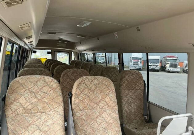 **Wrecking** 2007 Mitsubishi BE600 Rosa - Image 15
