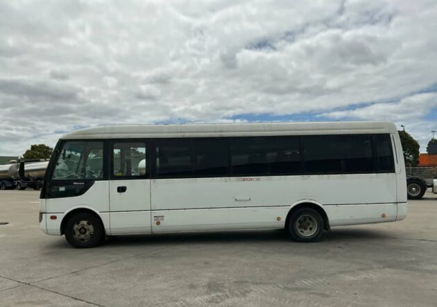 **Wrecking** 2007 Mitsubishi BE600 Rosa - Image 19