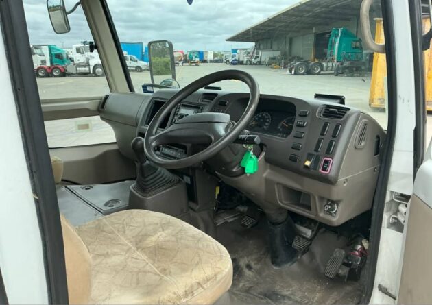 **Wrecking** 2007 Mitsubishi BE600 Rosa - Image 22