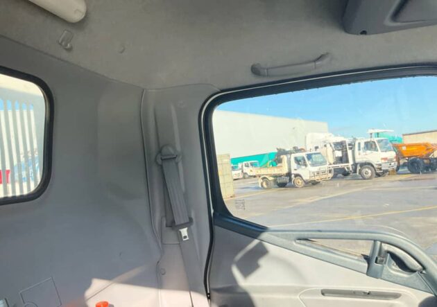 **Wrecking** 2014 Mitsubishi Canter 515 - Image 8