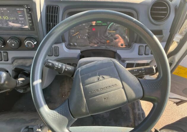 **Wrecking** 2014 Mitsubishi Canter 515 - Image 9