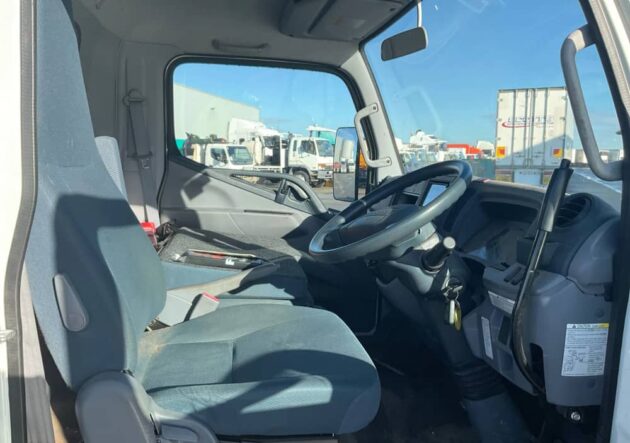 **Wrecking** 2014 Mitsubishi Canter 515 - Image 13