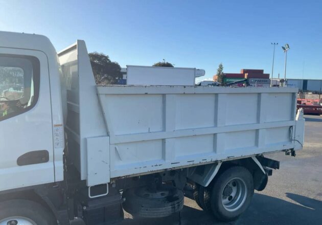 **Wrecking** 2014 Mitsubishi Canter 515 - Image 14