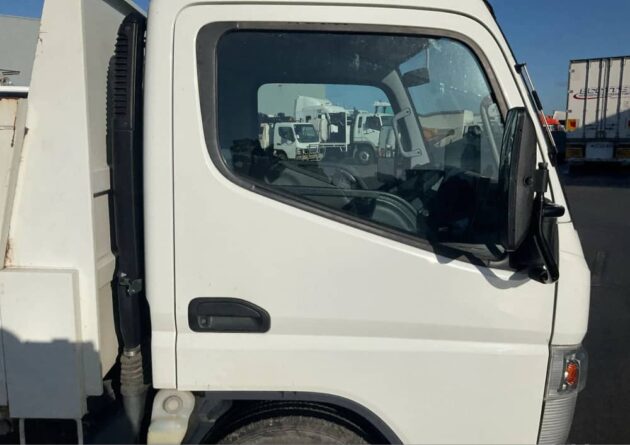 **Wrecking** 2014 Mitsubishi Canter 515 - Image 21