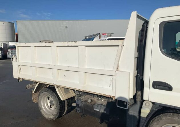**Wrecking** 2014 Mitsubishi Canter 515 - Image 24