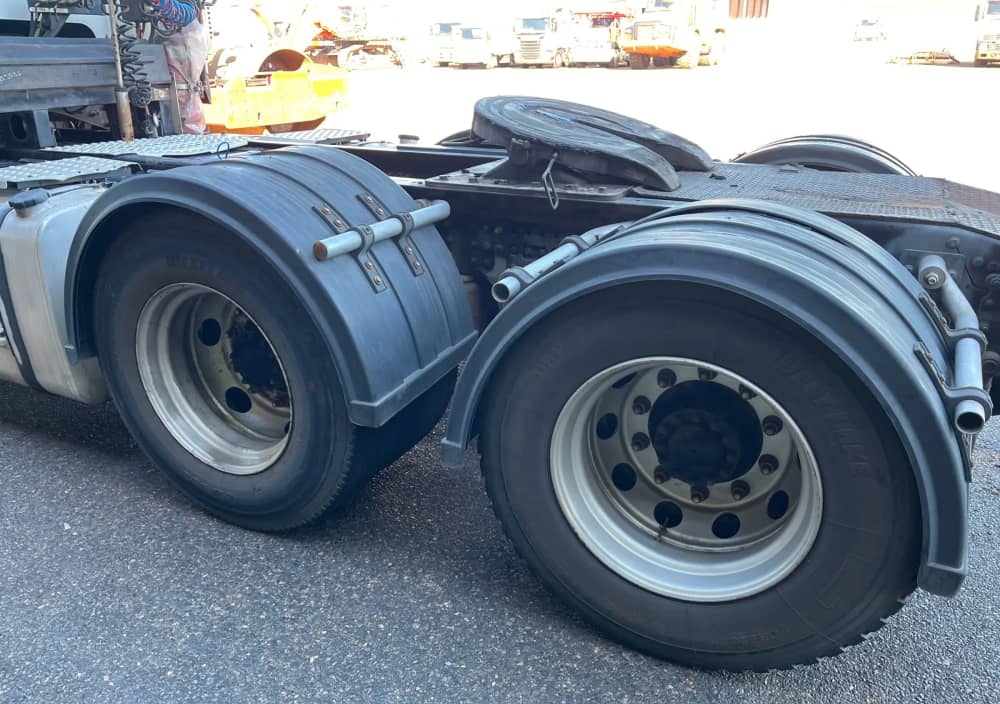 **Wrecking** 2007 Volvo FM480 - Image 13