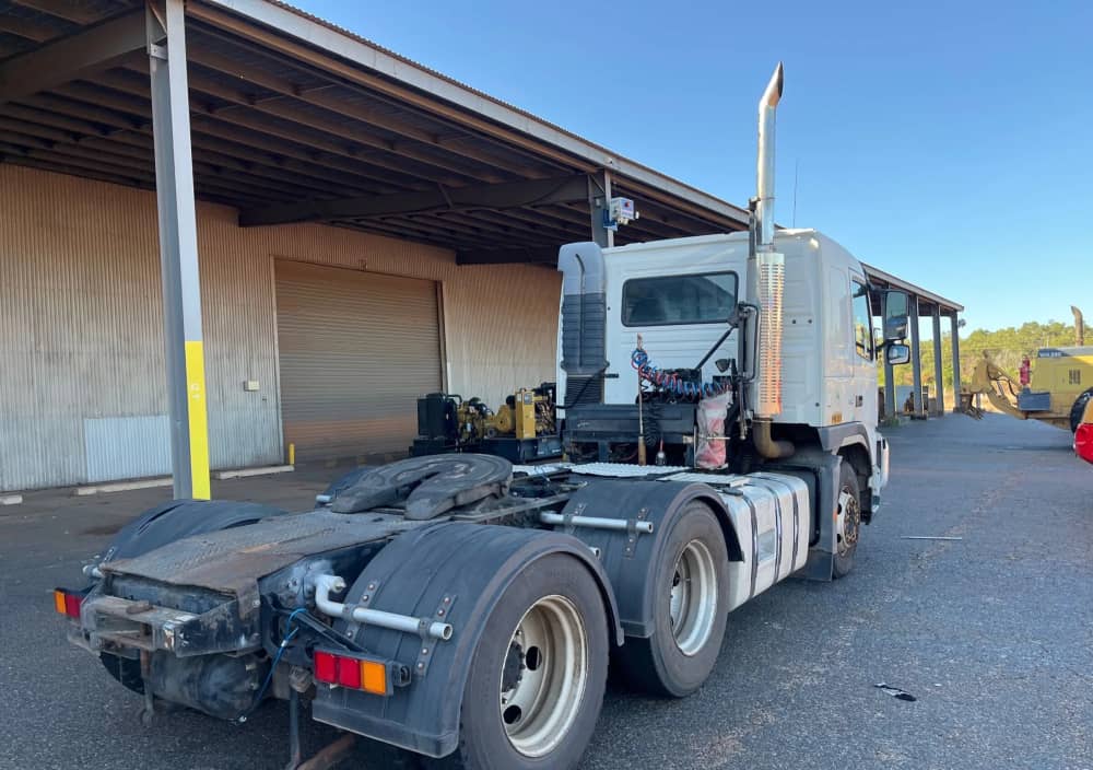 **Wrecking** 2007 Volvo FM480 - Image 18