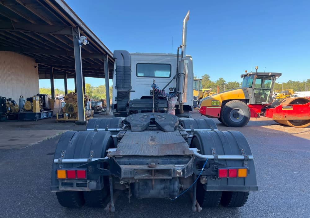 **Wrecking** 2007 Volvo FM480 - Image 26