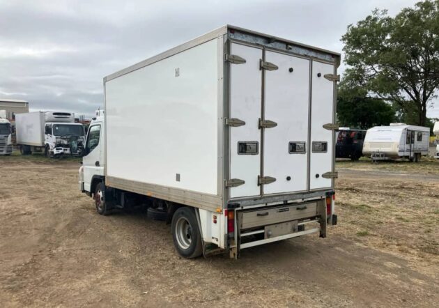 **Wrecking** 2021 Mitsubishi Fuso Canter 515S - Image 37