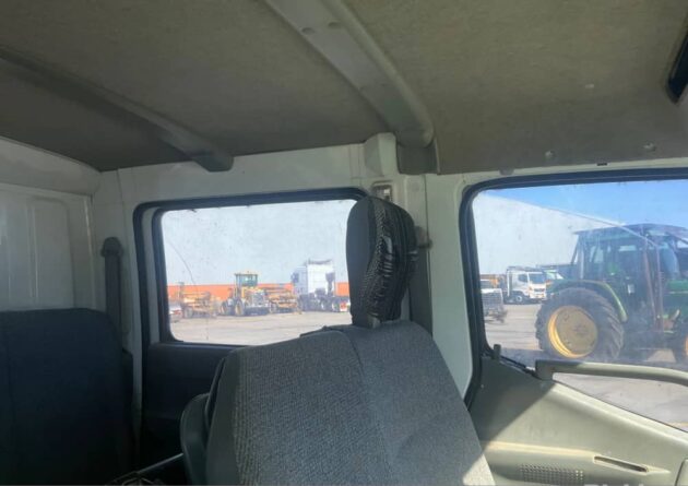 **Wrecking** 2001 Mitsubishi Canter FE65 - Image 2